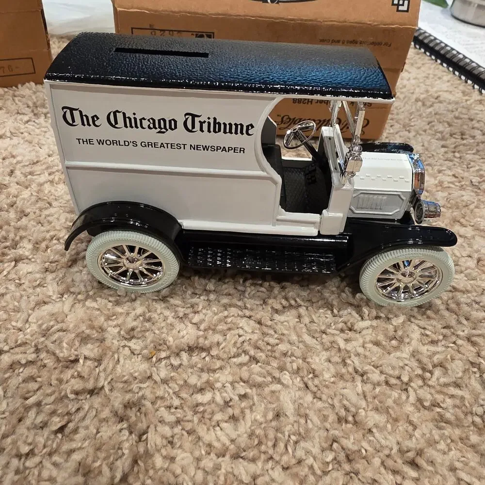 vntg ERTL diecast metal‎ coin bank 1912 model T delivery van The Chicago Tribune
